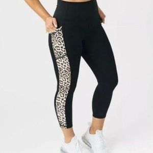 ZYIA Pocket Leopard Brilliant Capri Leggings Size 8-10